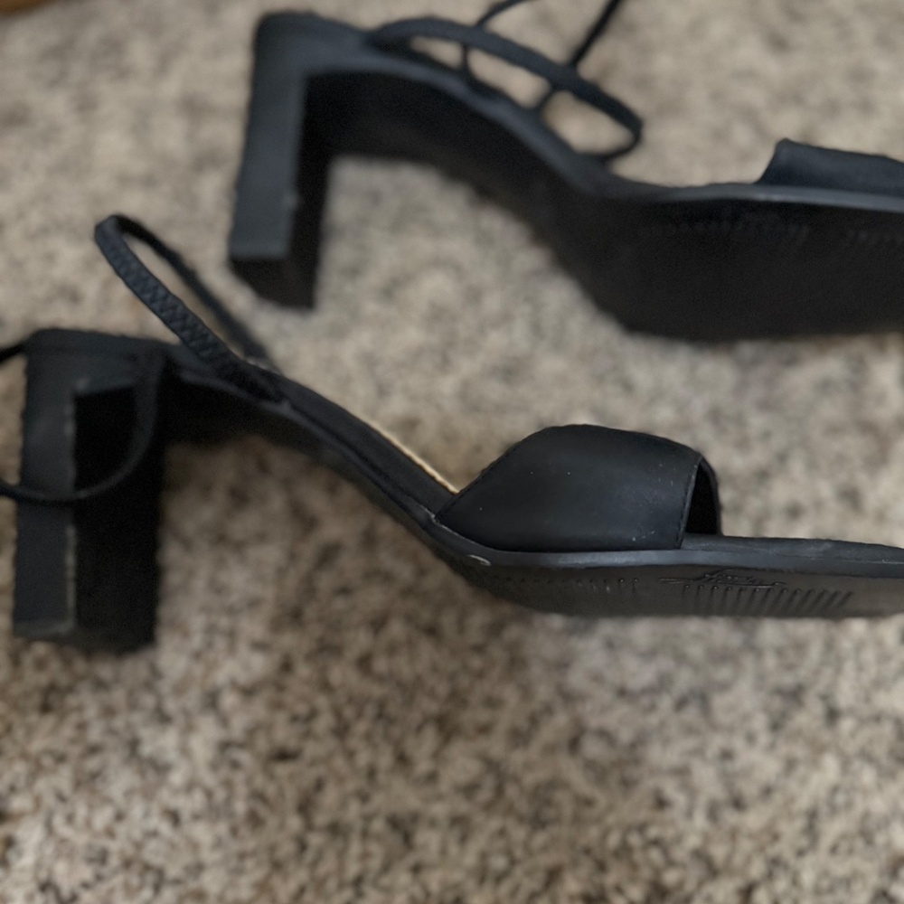 Heels - Picture 3 of 3